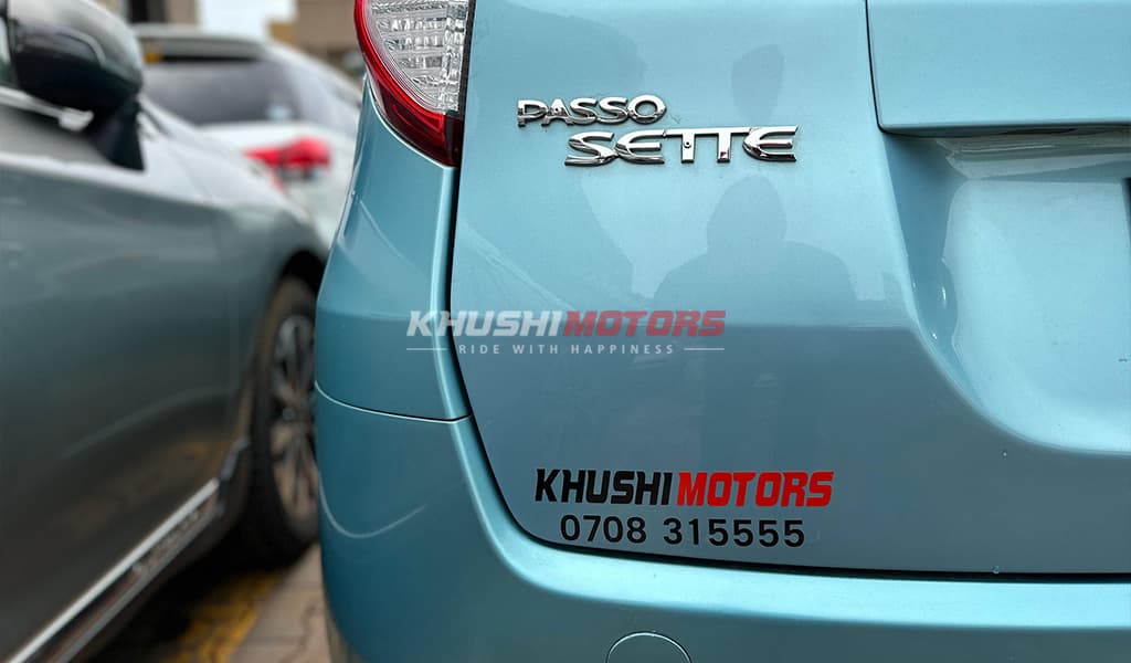 2010 Toyota Passo Sette image-6