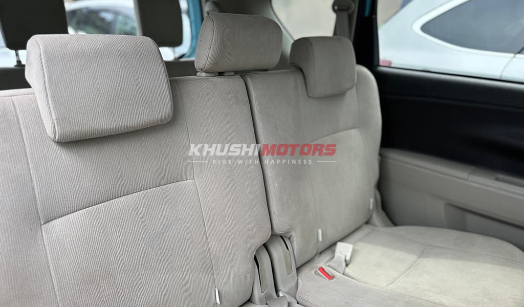 2010 Toyota Passo Sette image-11