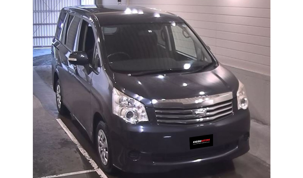 2012 Toyota Noah image-2