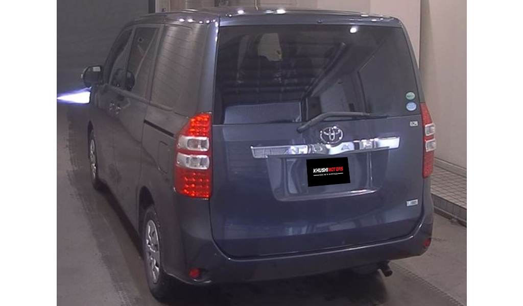 2012 Toyota Noah image-4