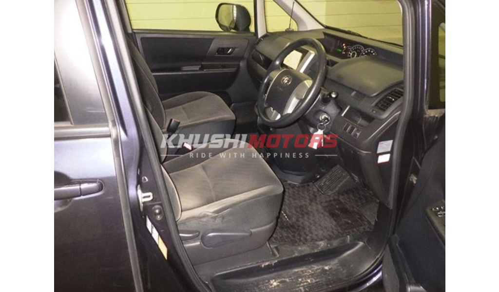 2012 Toyota Noah image-6