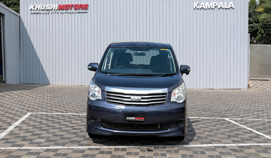 2012 Toyota Noah image-9