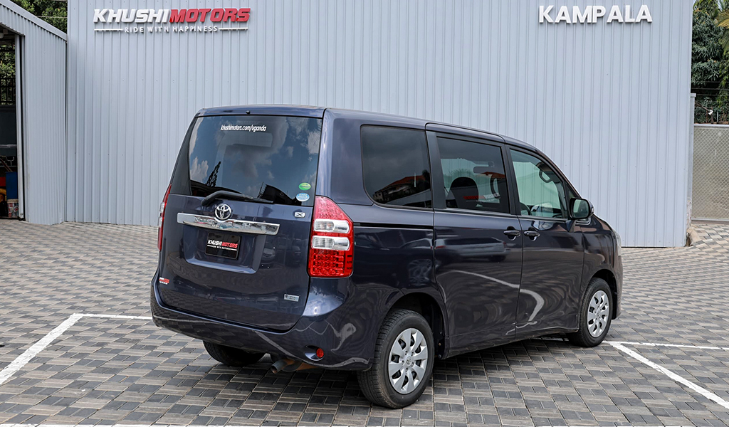 2012 Toyota Noah image-12