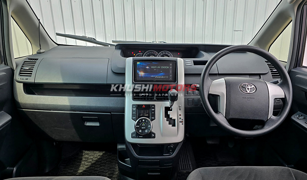 2012 Toyota Noah image-13
