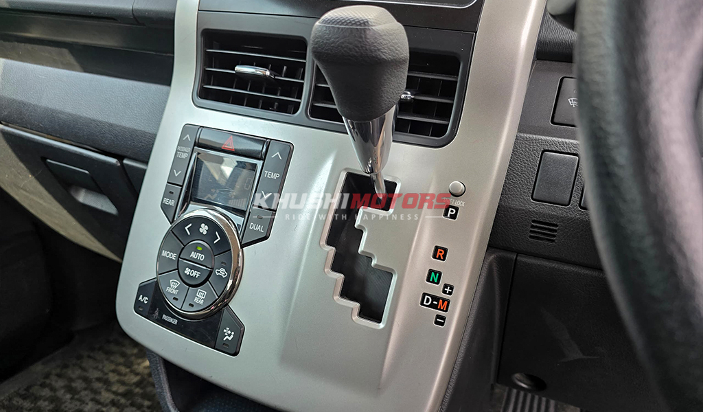 2012 Toyota Noah image-14