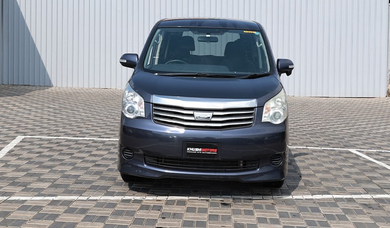 2012 Toyota Noah image-19