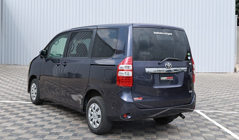 2012 Toyota Noah image-21