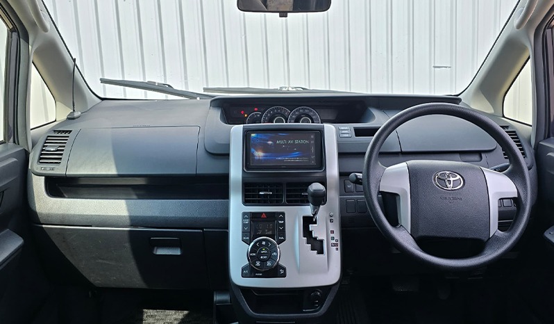 2012 Toyota Noah image-35