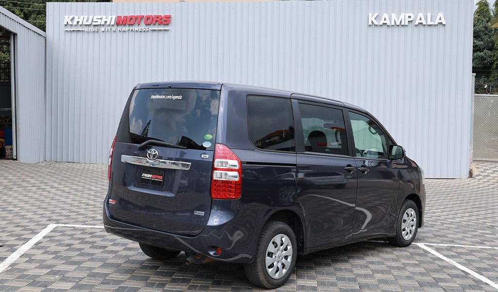 2012 Toyota Noah image-37