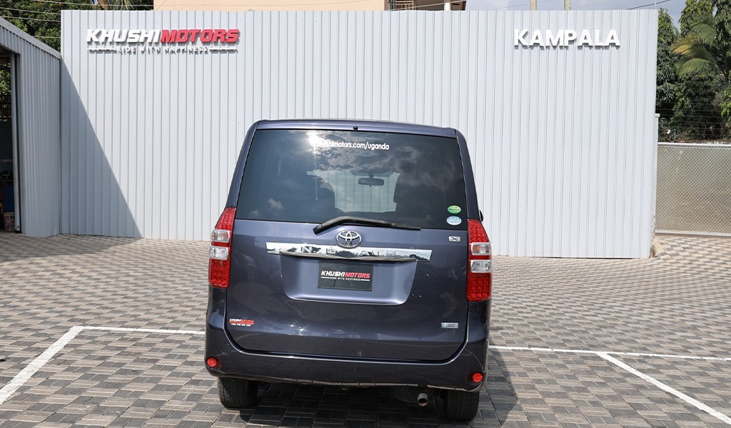 2012 Toyota Noah image-38