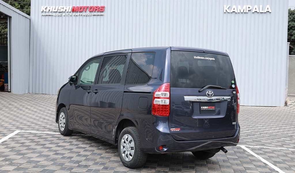 2012 Toyota Noah image-39