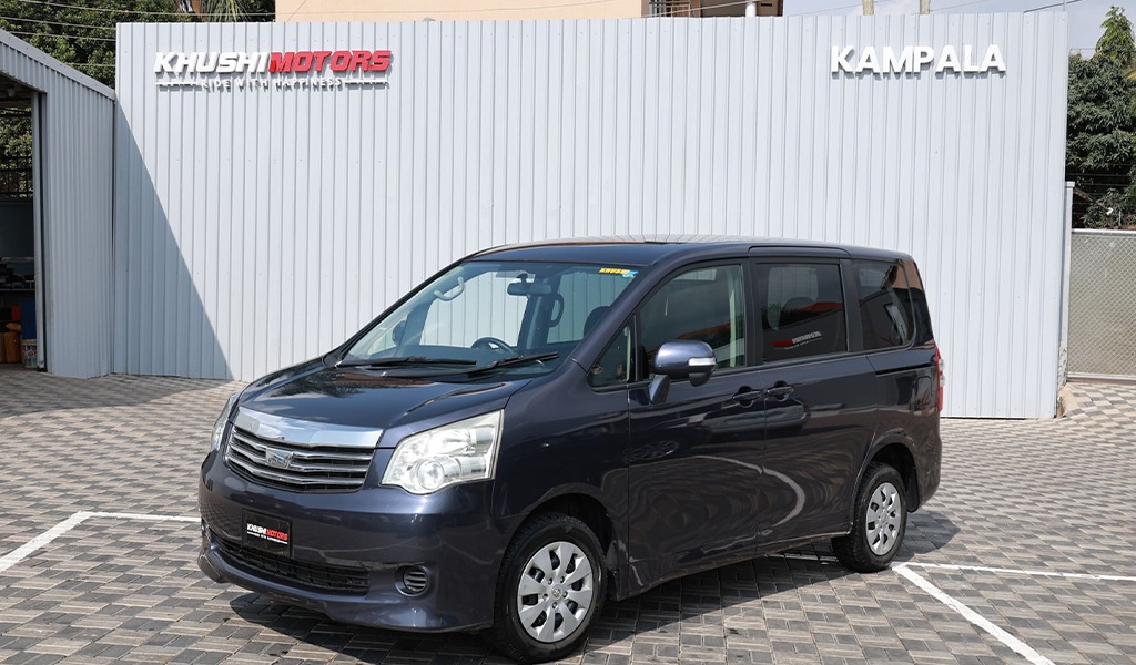 2012 Toyota Noah image-40
