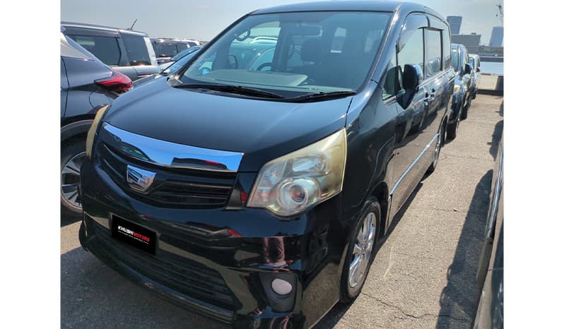 2010 Toyota Noah image-3