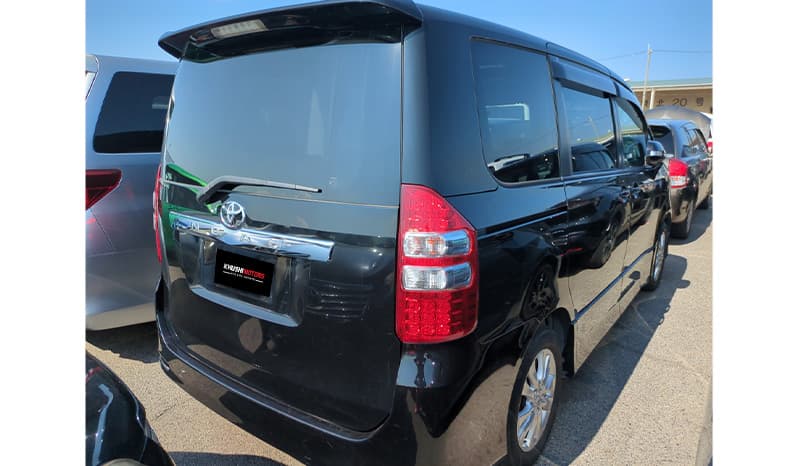 2010 Toyota Noah image-5