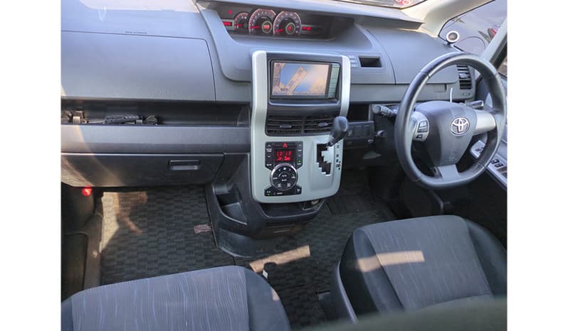 2010 Toyota Noah image-6