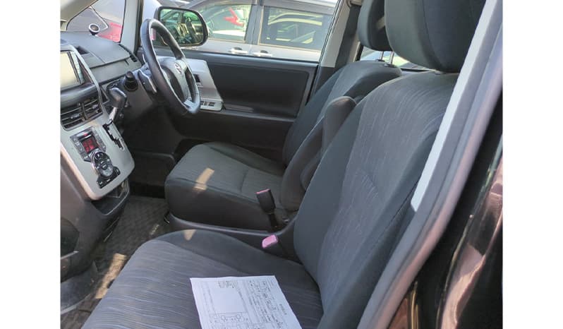 2010 Toyota Noah image-7