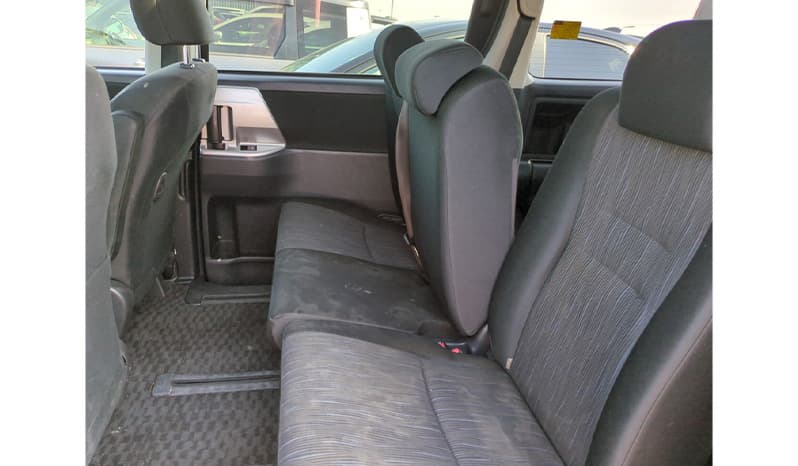 2010 Toyota Noah image-8