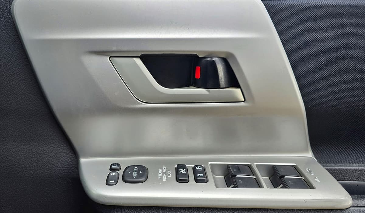2010 Toyota Noah image-10