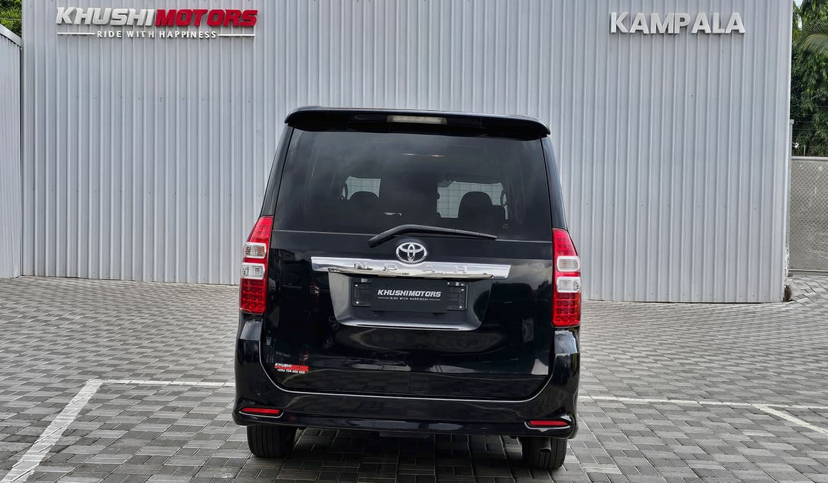 2010 Toyota Noah image-16