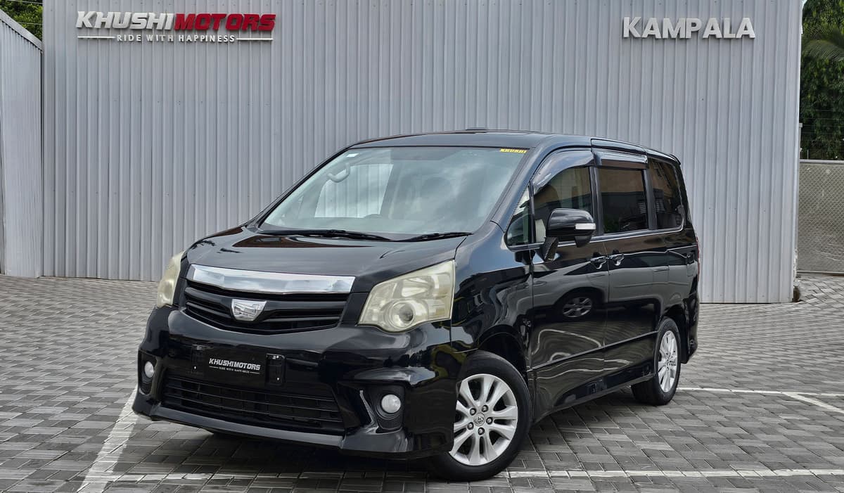 2010 Toyota Noah image-18