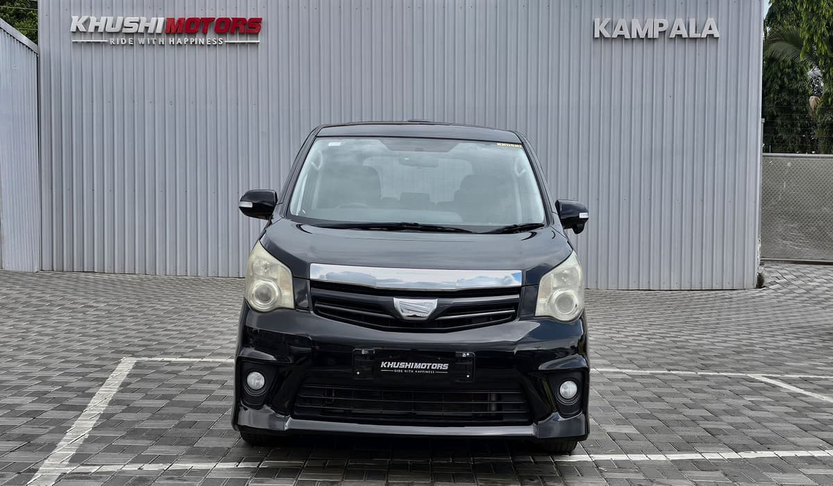 2010 Toyota Noah image-19