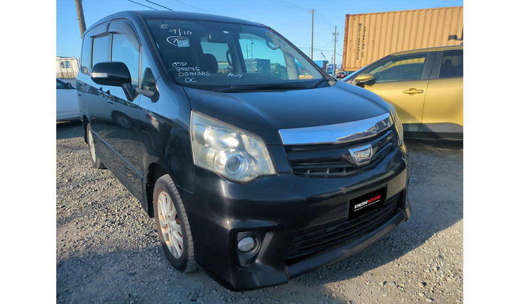2010 Toyota Noah image-1