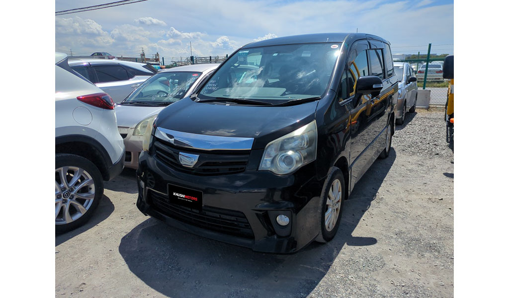 2010 Toyota Noah image-2