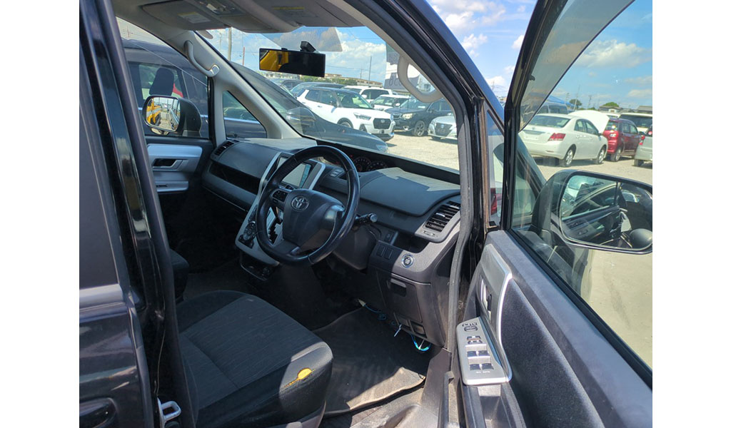 2010 Toyota Noah image-6