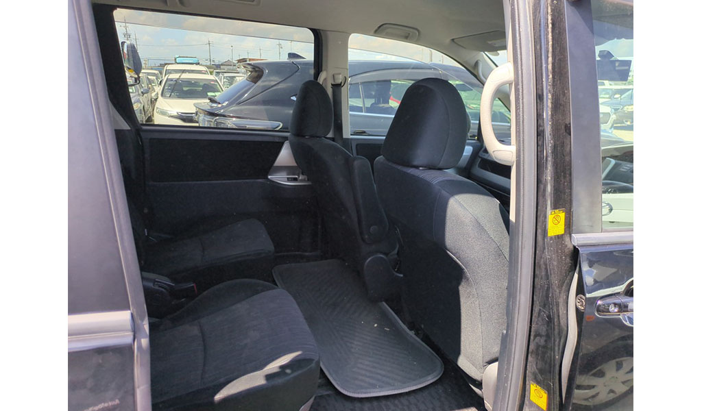 2010 Toyota Noah image-7