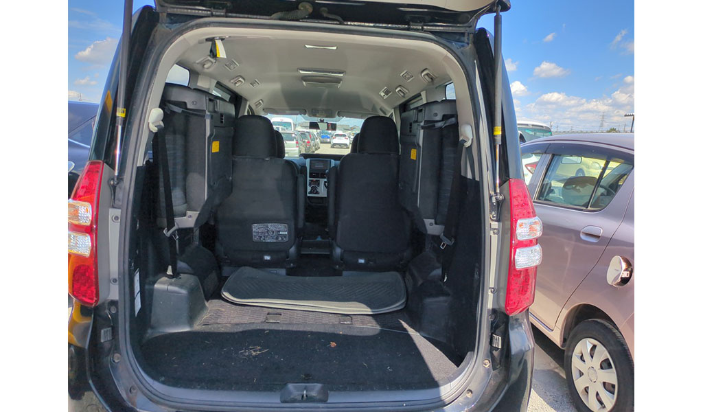 2010 Toyota Noah image-8