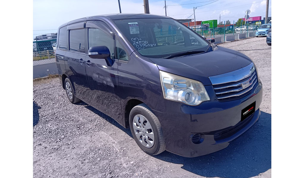 2010 Toyota Noah image-2