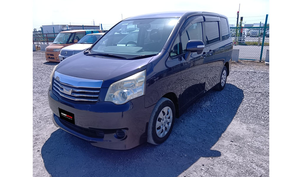 2010 Toyota Noah image-3