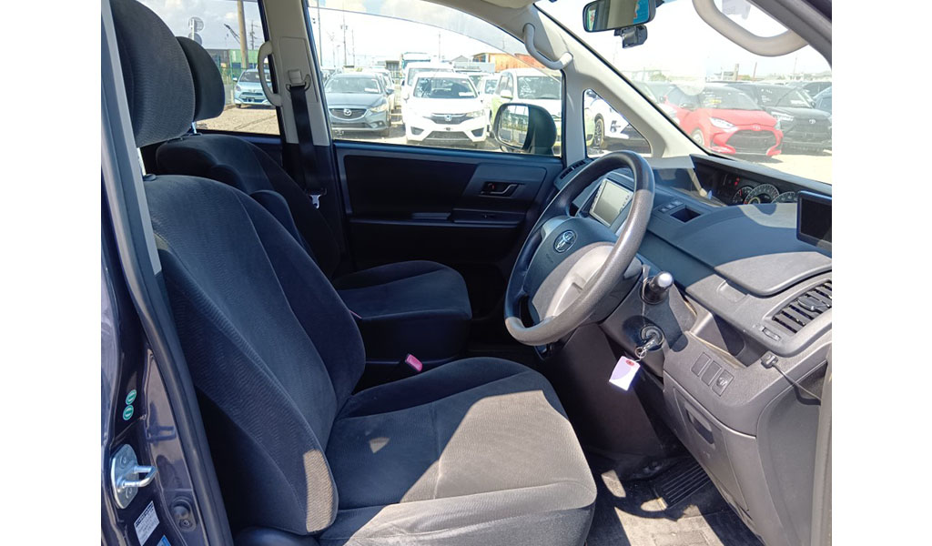 2010 Toyota Noah image-7
