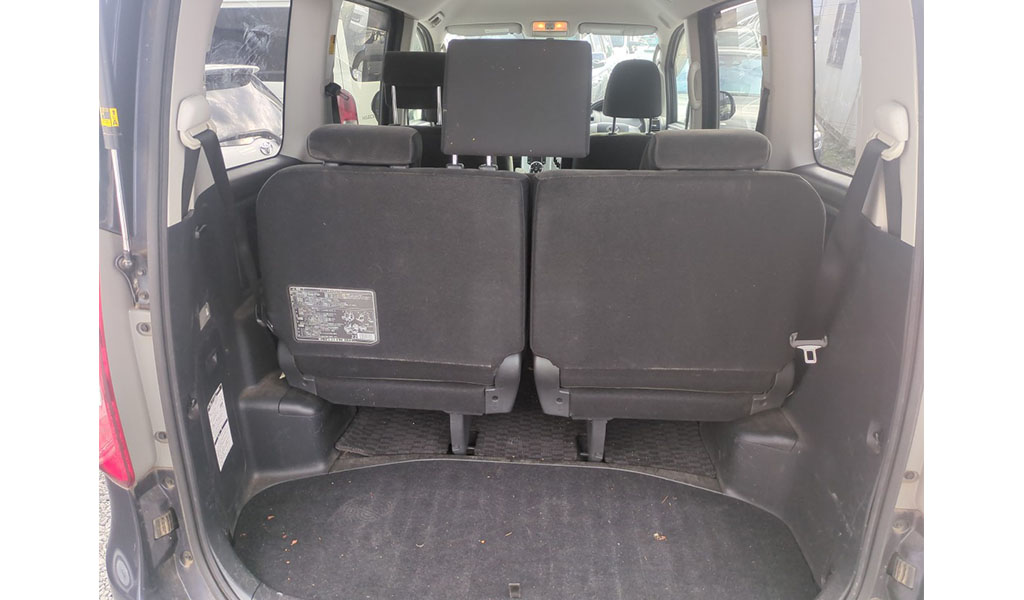 2010 Toyota Noah image-9