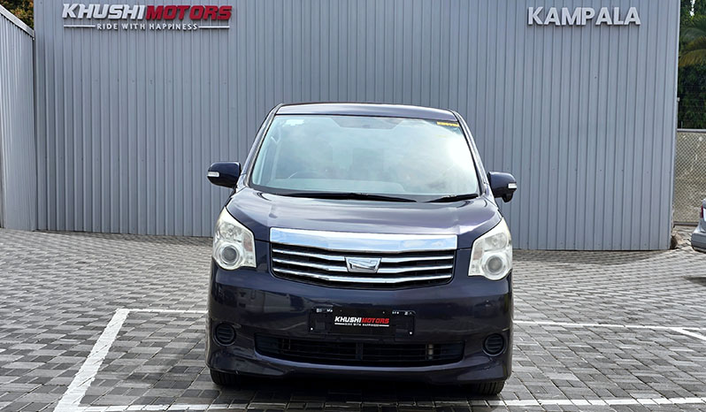 2010 Toyota Noah image-19