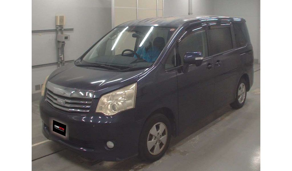 2010 Toyota Noah image-3
