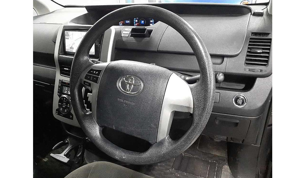 2010 Toyota Noah image-6