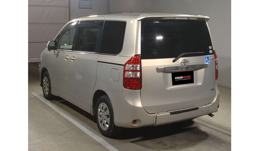 2010 Toyota Noah Wheel Chair,Welfare image-3