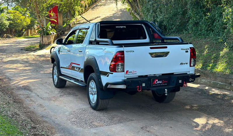 2017 Toyota Hilux image-2