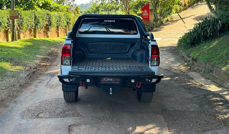 2017 Toyota Hilux image-8