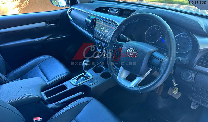 2017 Toyota Hilux image-9
