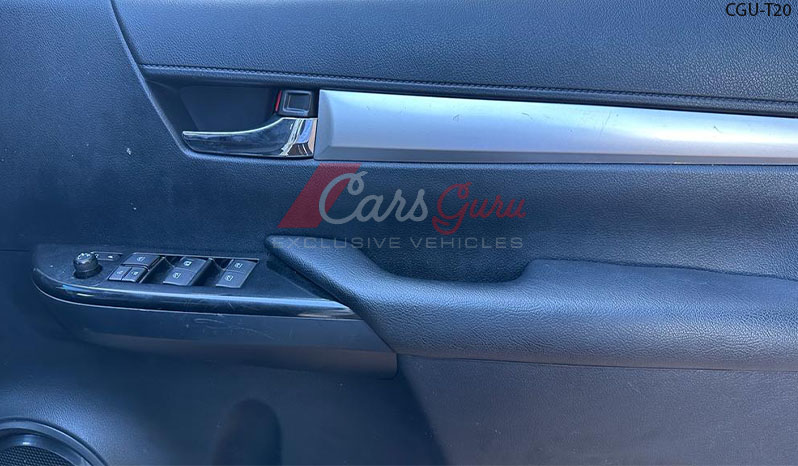2017 Toyota Hilux image-11