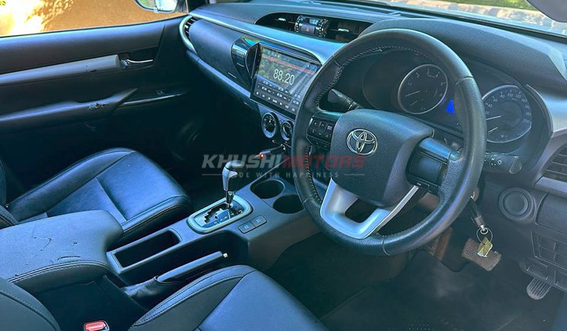 2017 Toyota Hilux image-16