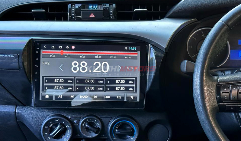2017 Toyota Hilux image-19