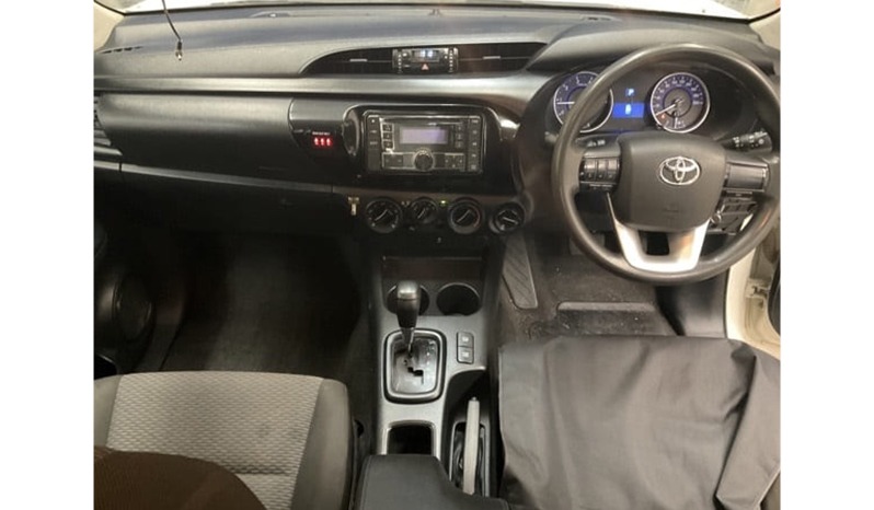 2017 Toyota Hilux X image-4