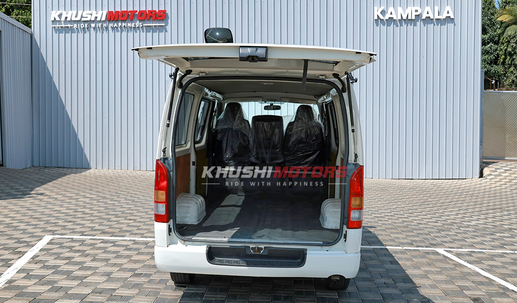 2012 Toyota Hiace image-16