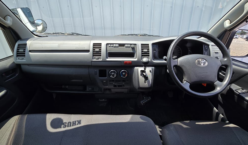 2012 Toyota Hiace image-10