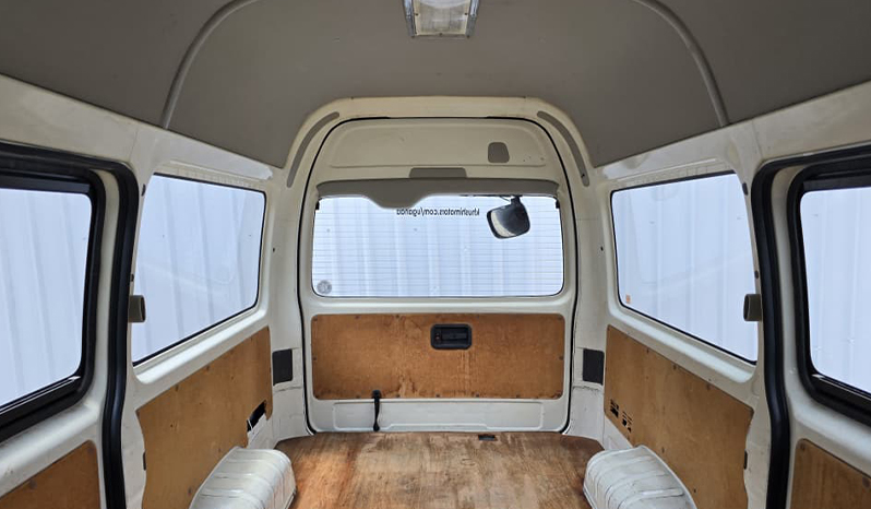 2012 Toyota Hiace image-11