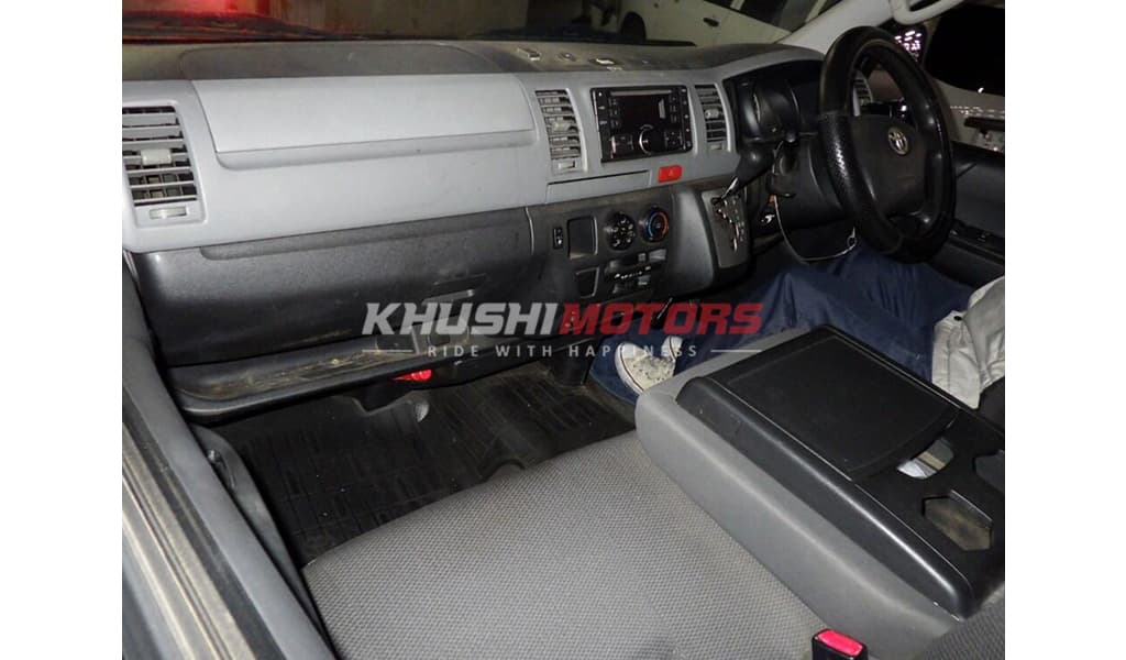 2012 Toyota Hiace DX image-5
