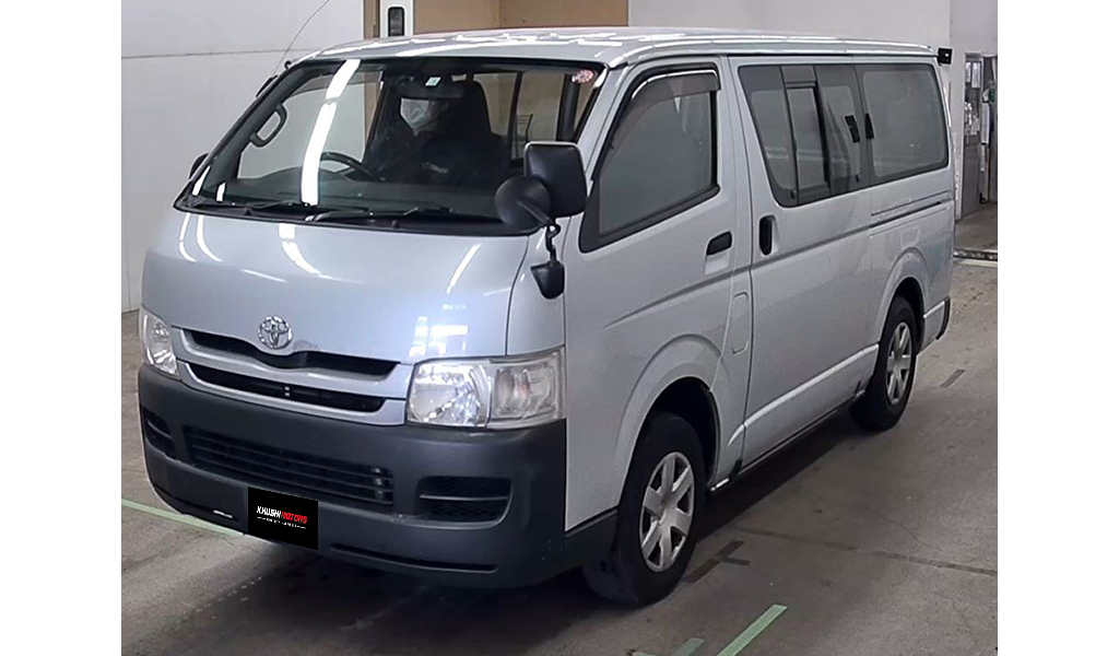 2010 Toyota Hiace DX image-3